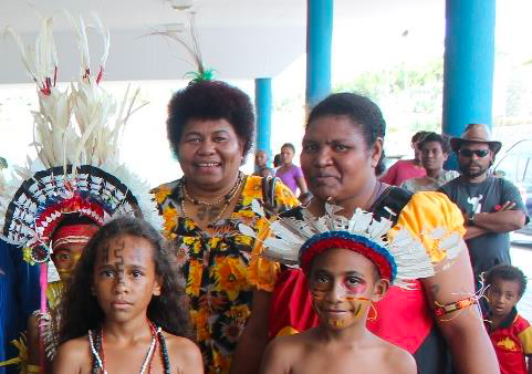 People in traditional Papua New Guinean dress.